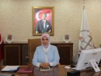 TÜRKİYE'NİN İLK BAŞÖRTÜLÜ MİLLİ EĞİTİM MÜDÜRÜ BİLECİK'TE GÖREVE BAŞLADI