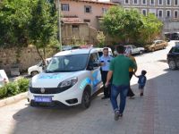 MÜLTECİ AİLE POLİSİ HAREKETE GEÇİRDİ